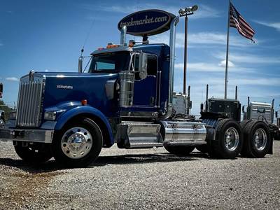 Kenworth W900L Day Cab Truck - Caterpillar 550HP, 13 Speed Manual