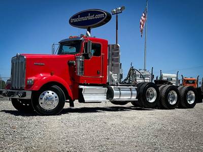 Kenworth W900L Tri Axle Day Cab Truck - Cummins 525HP, 18 Speed Manual