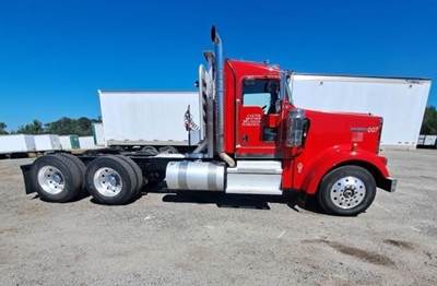 Kenworth W900L Day Cab Truck - Cummins 505HP, 13 Speed Manual