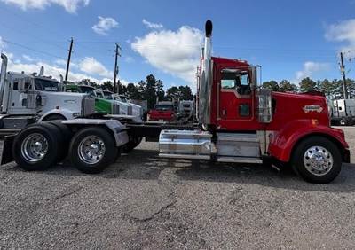 Kenworth W900L Day Cab Truck - Caterpillar 550HP, 18 Speed Manual