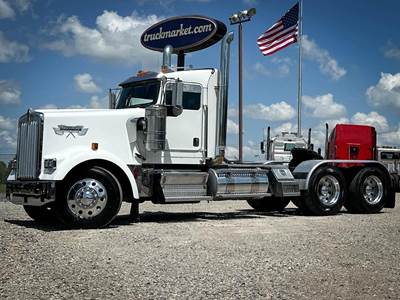 Kenworth W900L Day Cab Truck - Caterpillar 550HP, 18 Speed Manual