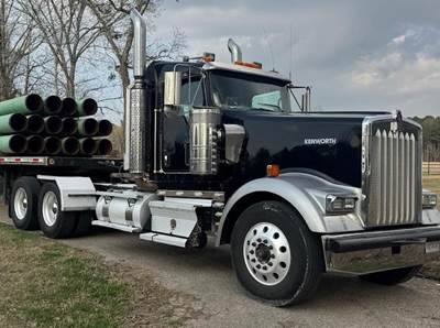 Kenworth W900L Day Cab Truck - Caterpillar 550HP, 13 Speed Manual