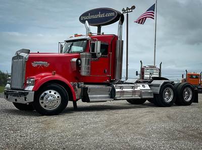 Kenworth W900L Day Cab Truck - Caterpillar 550HP, 18 Speed Manual