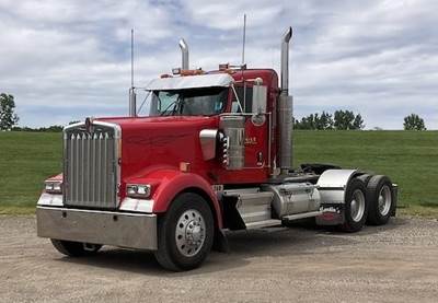 Kenworth W900L Day Cab Truck - Caterpillar 550HP, 18 Speed Manual