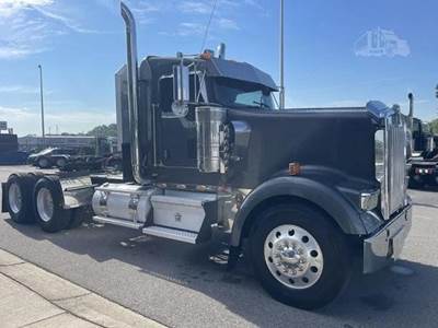 Kenworth W900L Day Cab Truck - Detroit 500HP, 10 Speed Manual