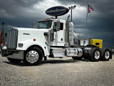Kenworth W900L Day Cab Truck - Cummins 500HP, 18 Speed Manual
