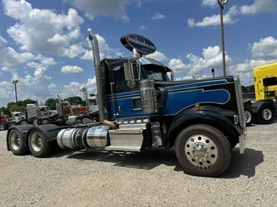 Kenworth W900L Day Cab Truck - Cummins 500HP, 18 Speed Manual