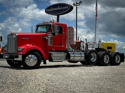 Kenworth W900L Tri Axle Day Cab Truck - Cummins 525HP, 18 Speed Manual