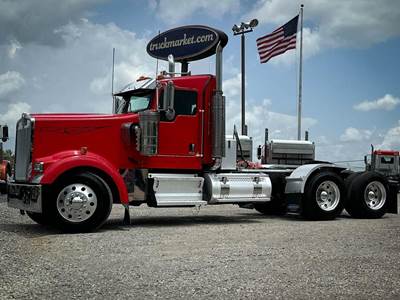 Kenworth W900L Day Cab Truck - Caterpillar 550HP, 18 Speed Manual