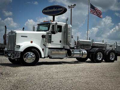 Kenworth W900L Day Cab Truck - Cummins 500HP, 18 Speed Manual
