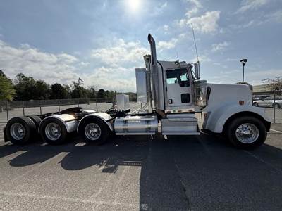 Kenworth W900L Tri Axle Day Cab Truck - Cummins 565HP, 18 Speed Manual