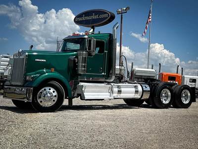 Kenworth W900L Day Cab Truck - Cummins 565HP, 18 Speed Manual