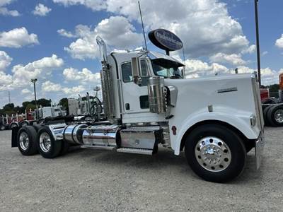 Kenworth W900L Day Cab Truck - Caterpillar 550HP, 13 Speed Manual