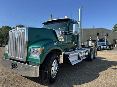 Kenworth W990 Day Cab Truck - Cummins 500HP, 10 Speed Manual
