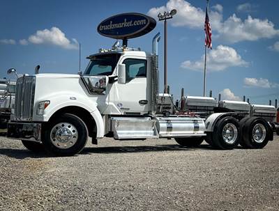 Kenworth W990 Day Cab Truck - Cummins 605HP, 18 Speed Manual