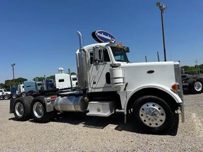 Peterbilt 378 Day Cab Truck - Caterpillar 475HP, 13 Speed Manual