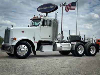Peterbilt 378 Day Cab Truck - Caterpillar 475HP, 13 Speed Manual