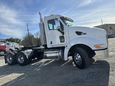 Peterbilt 387 Day Cab Truck - Cummins 450HP, 10 Speed Manual