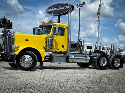 Peterbilt 389 Day Cab Truck - Detroit 500HP, 13 Speed Manual
