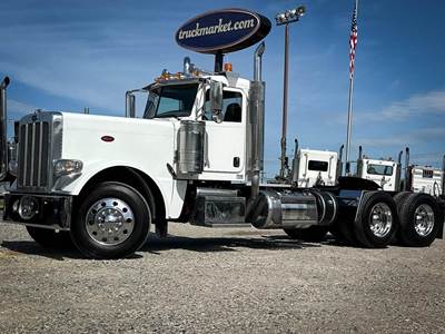 Peterbilt 389 Day Cab Truck - Cummins 450HP, 10 Speed Automatic