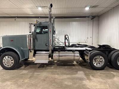 Peterbilt 389 Day Cab Truck - Caterpillar 550HP, 13 Speed Manual