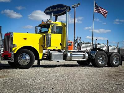 Peterbilt 389 Day Cab Truck - Detroit 500HP, 13 Speed Manual