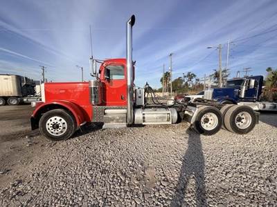 Peterbilt 389 Day Cab Truck - Caterpillar 550HP, 13 Speed Manual