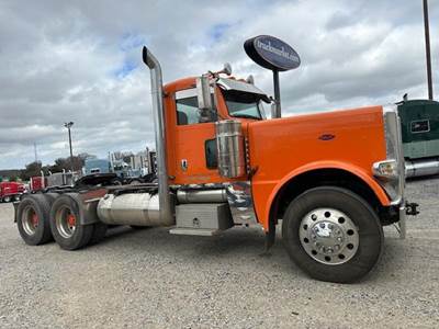 Peterbilt 389 Day Cab Truck - Detroit 500HP, 10 Speed Manual