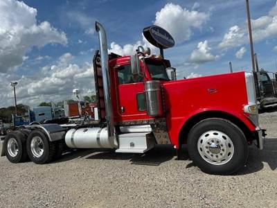 Peterbilt 389 Day Cab Truck - Caterpillar 550HP, 13 Speed Manual