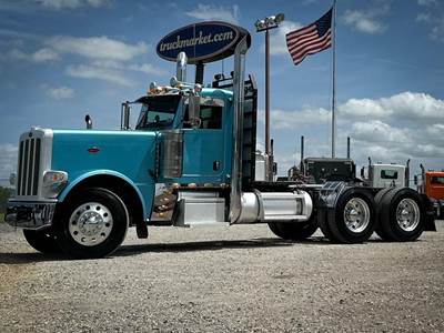 Peterbilt 389 Day Cab Truck - Caterpillar 550HP, 18 Speed Manual