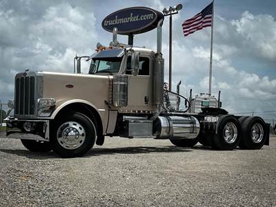 Peterbilt 389 Day Cab Truck - Caterpillar 550HP, 18 Speed Manual