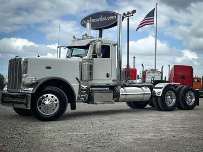 Peterbilt 389 Day Cab Truck - Detroit 500HP, 10 Speed Manual