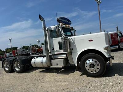 Peterbilt 389 Day Cab Truck - Detroit 500HP, 13 Speed Manual