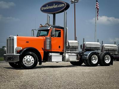 Peterbilt 389 Day Cab Truck - Detroit 500HP, 13 Speed Manual