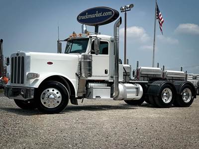 Peterbilt 389 Day Cab Truck - Detroit 500HP, 13 Speed Manual