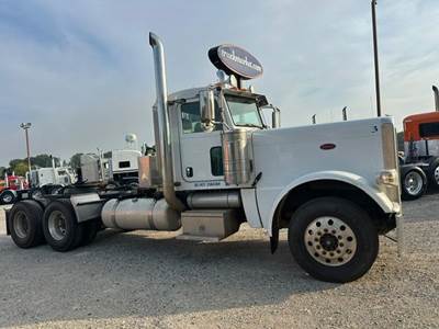 Peterbilt 389 Day Cab Truck - Caterpillar 525HP, 13 Speed Manual