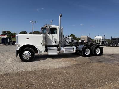 Peterbilt 389 Day Cab Truck - Caterpillar 525HP, 13 Speed Manual