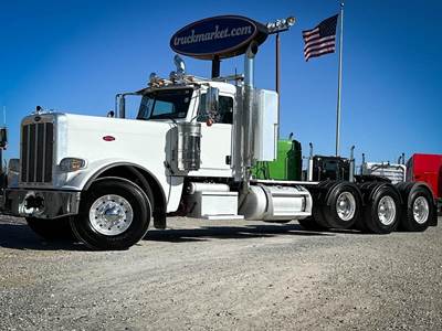 Peterbilt 389 Tri Axle Day Cab Truck - Cummins 565HP, 18 Speed Manual
