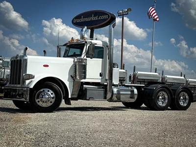 Peterbilt 389 Day Cab Truck - Detroit 500HP, 13 Speed Manual