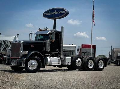 Peterbilt 389 Tri Axle Day Cab Truck - Detroit 500HP, 8Ll Manual
