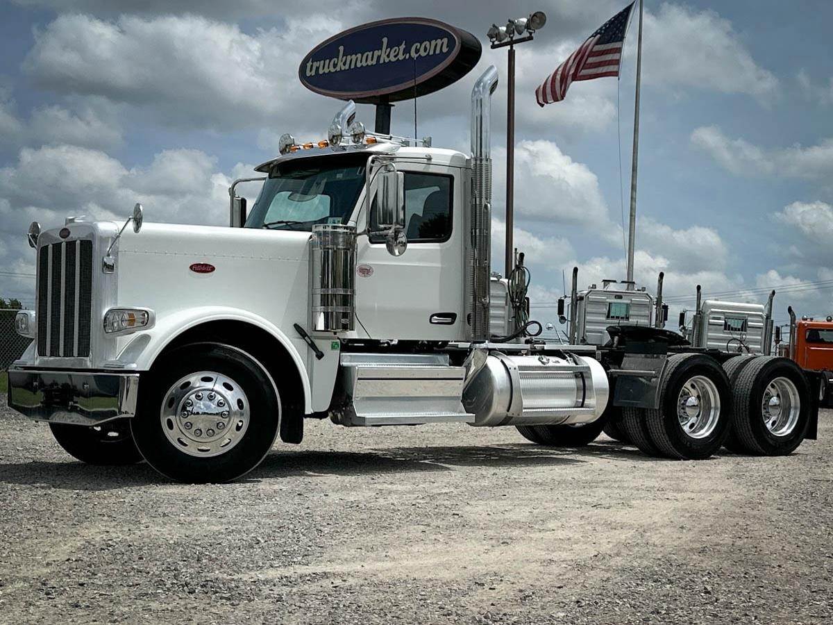 2025 Peterbilt 589 Day Cab Truck - Cummins 565HP, 18 Speed Manual