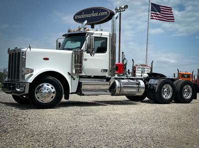 Peterbilt 589 Day Cab Truck - Cummins 565HP, 18 Speed Manual