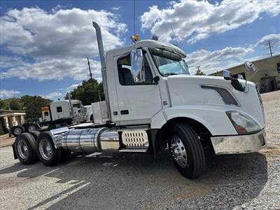 Volvo VNL64T300 Day Cab Truck - D16 600HP, 18 Speed Manual