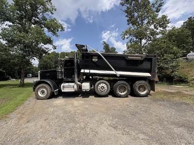Peterbilt 389 Tri Axle Dump Truck - Detroit 500HP, 8Ll Manual