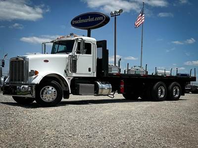 Peterbilt 367 Tandem Axle Flatbed Truck - 485HP, 8Ll Manual