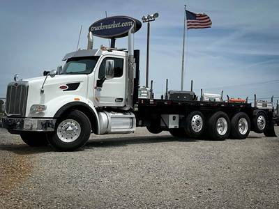 Peterbilt 567 Quad Axle Flatbed Truck - 525HP, Automatic