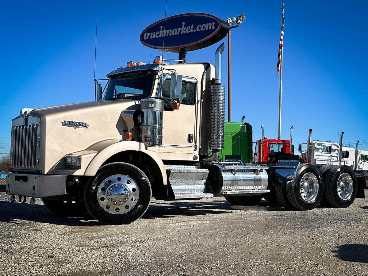 2016 Kenworth T800 Glider Kit Detroit, 500HP, 10 Speed Manual For