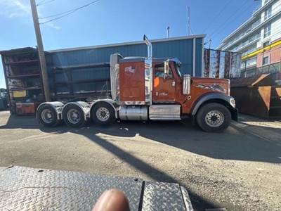 International 9900 Tri Axle Sleeper Semi Truck - Flat Top Sleeper, Cummins 485HP, 13 Speed Manual
