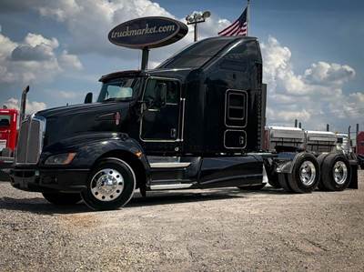 Kenworth T660 Sleeper Semi Truck - Detroit 500HP, 13 Speed Manual
