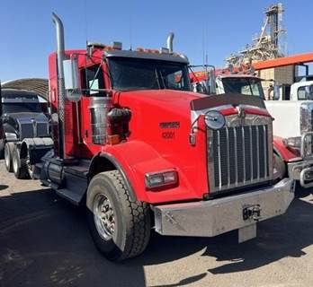 Kenworth T800 Tri Axle Sleeper Semi Truck - Cummins 565HP, 18 Speed Manual